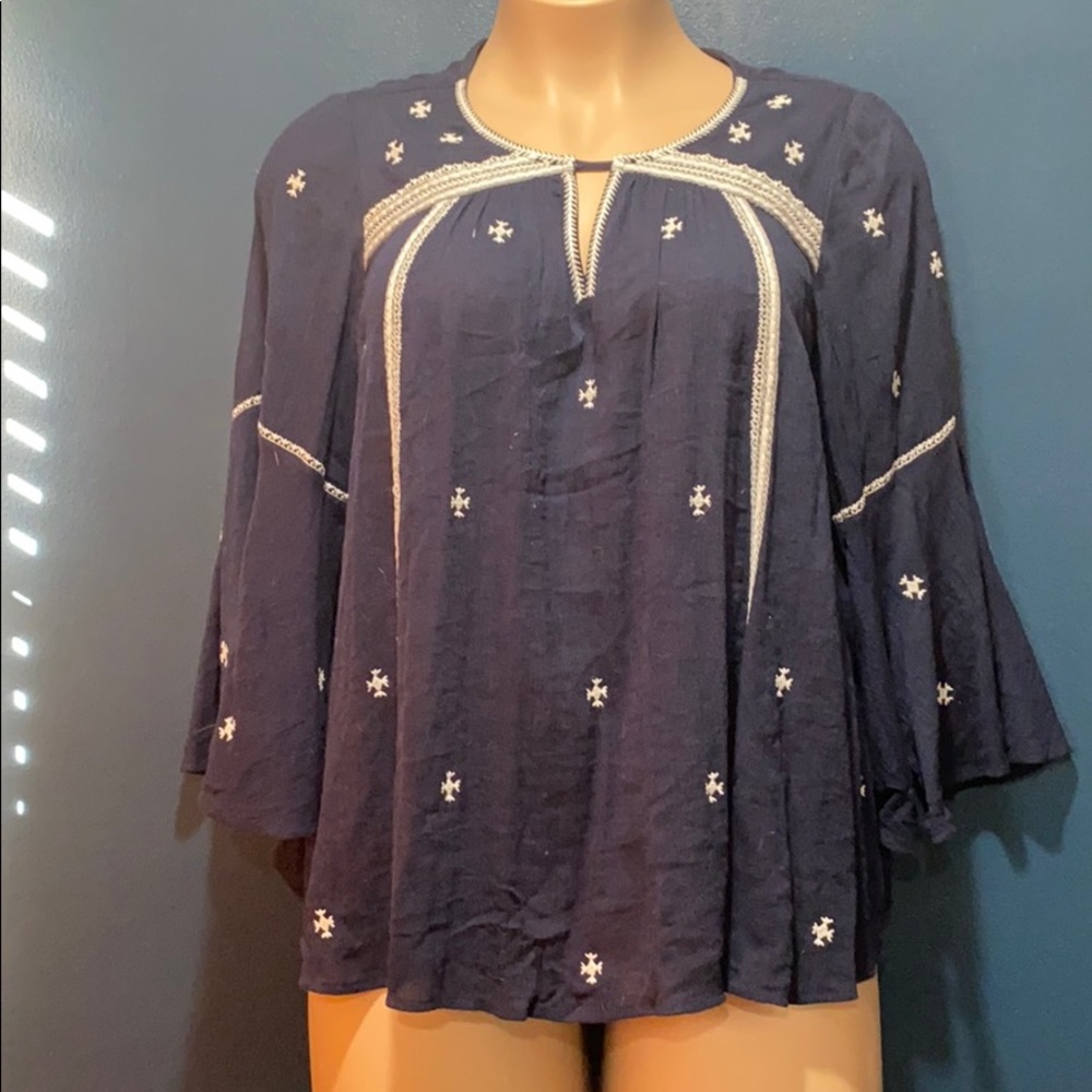 Crown & Ivy top